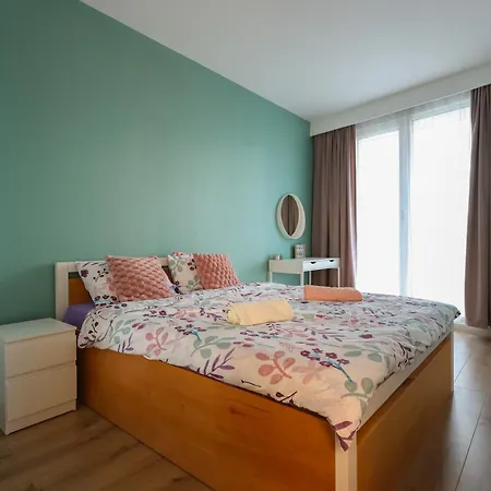Skycity Deluxe - View - Parking Included - 16th Floor * スコピエ
